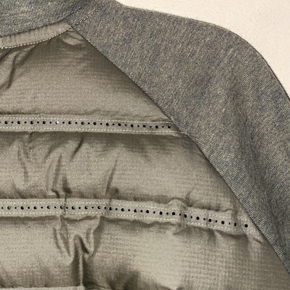 NIKE Aeroloft Tech Fleece Bomber Jacket - Picture 9 of 15